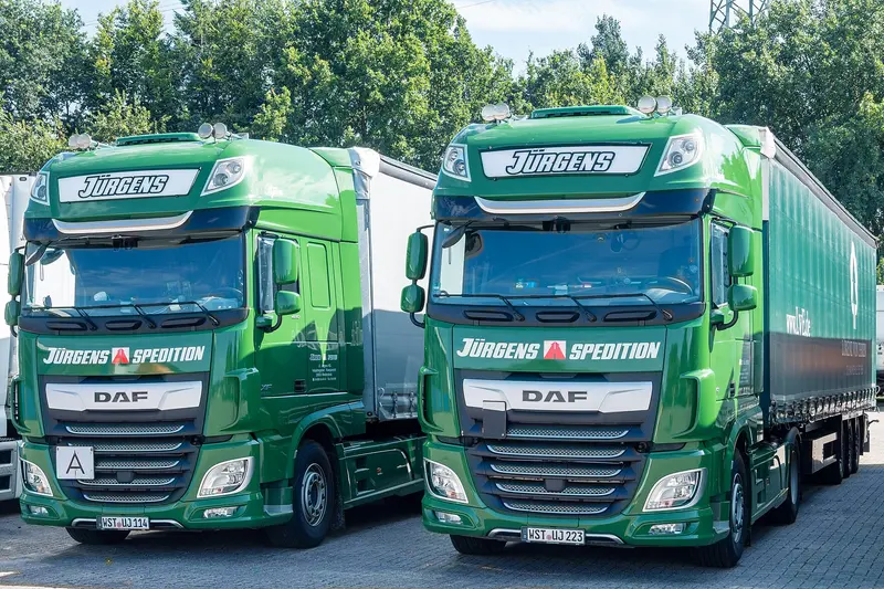 DAF XF 480, ťahač, pohľad spredu a zboku