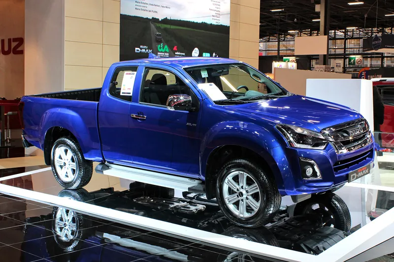 Isuzu D-Max, pick-up, pohľad spredu a zboku