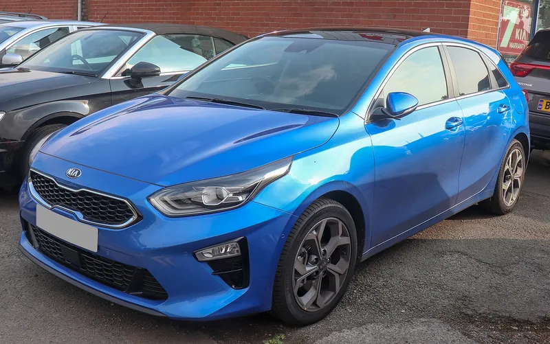 Kia Ceed III, hatchback, pohľad spredu a zboku