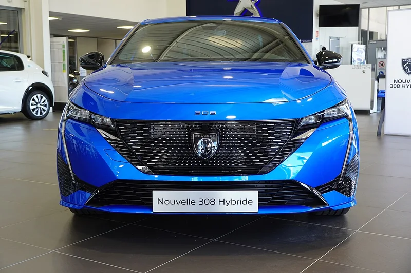 Peugeot 308 III, hatchback, pohľad spredu